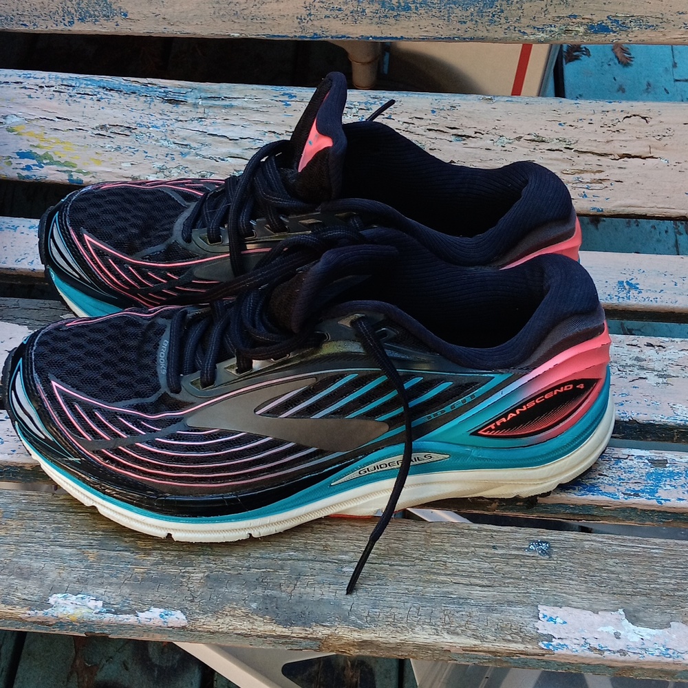 Brooks transcend 4 women's shoes, size 8